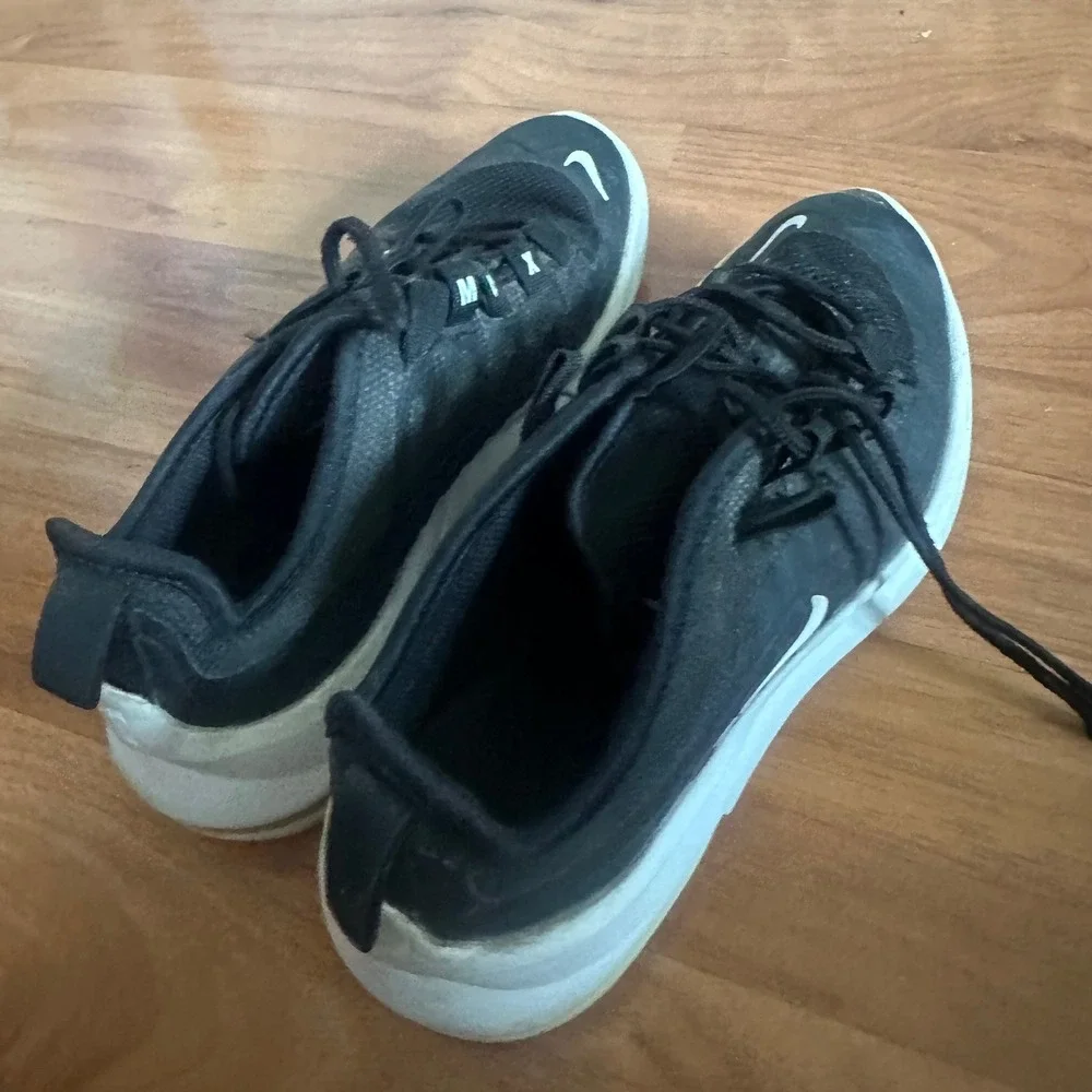 Nike Air Max‎ Axis Youth Size 3.5Y Black White Casual Running Shoes AH5222001